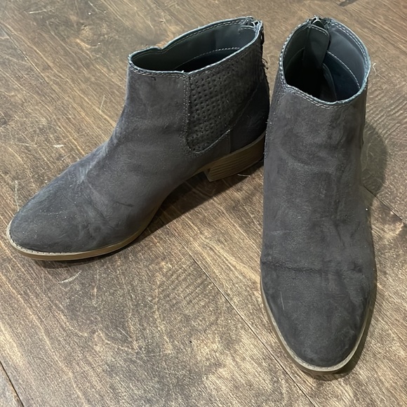 DV Booties - Picture 2 of 2